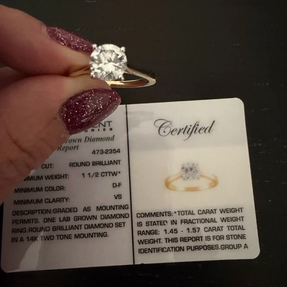 Pre-loved lab grown diamond solitaire ring - Picture 7 of 7